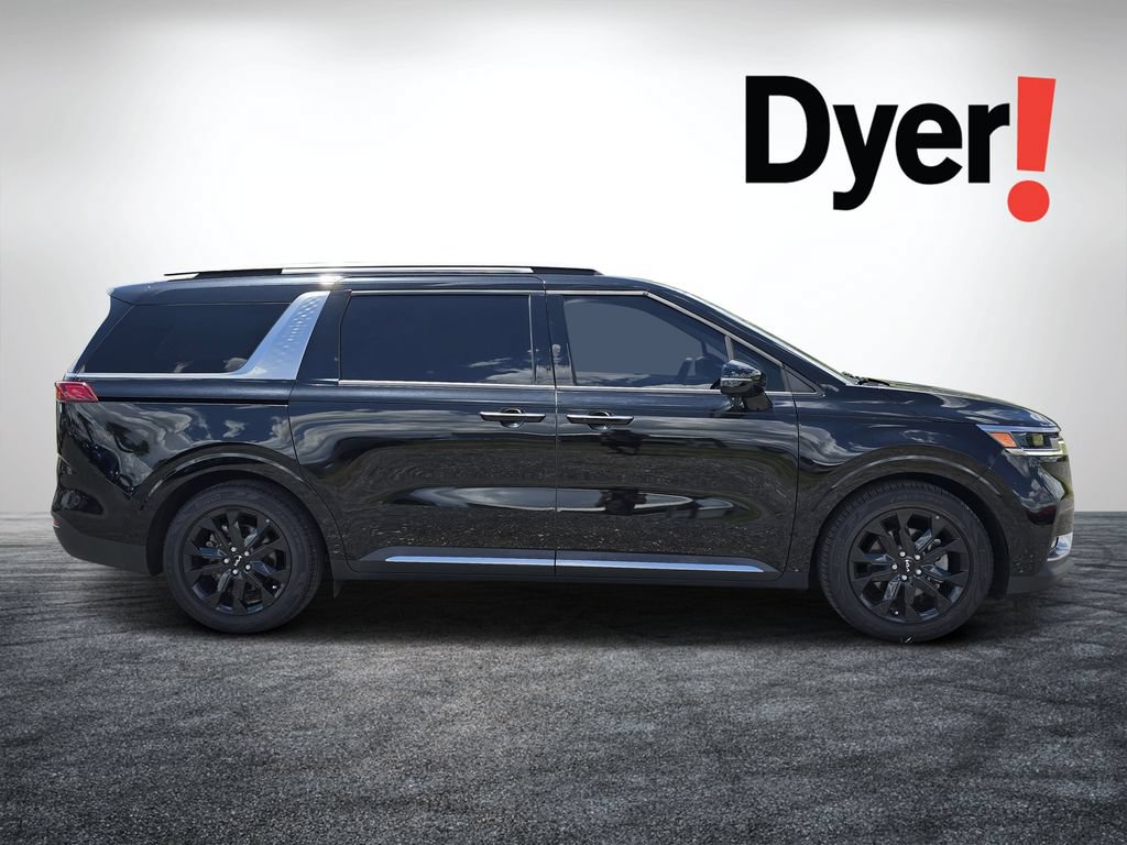 Certified 2024 Kia Carnival SX FWD image 2