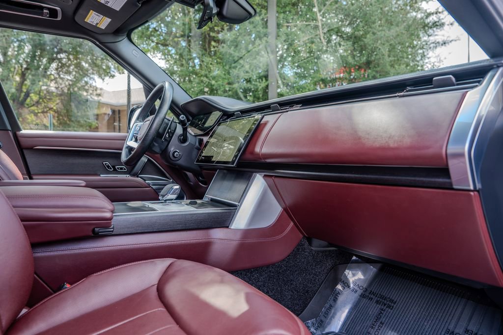 Used 2024 Land Rover Range Rover Autobiography image 23