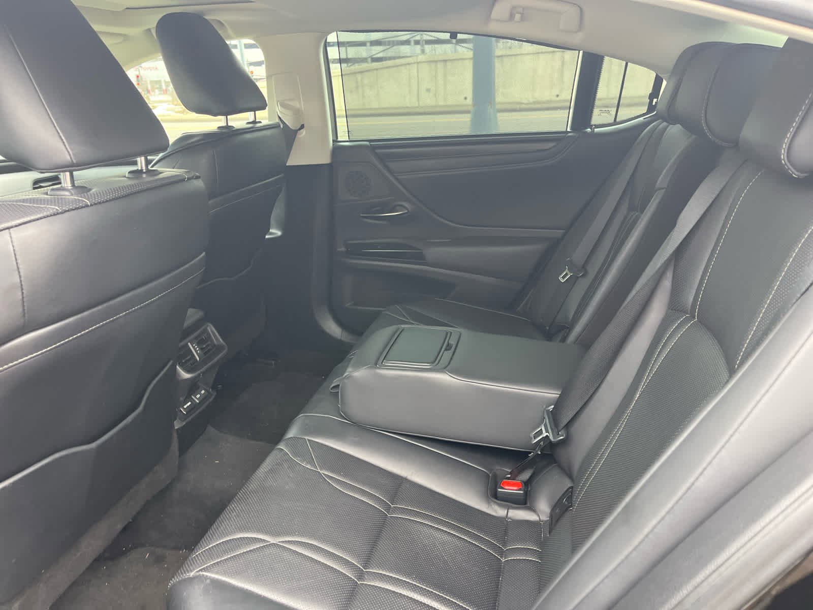 Used 2023 Lexus ES 300h Ultra Luxury w/ Accessory Package (Z1) FWD image 6