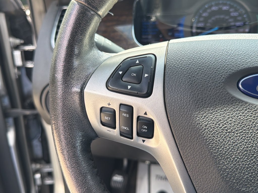 Used 2015 Ford Taurus Limited FWD image 18