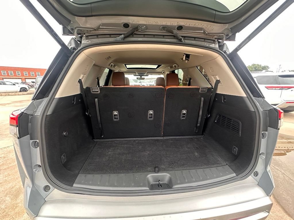 Certified 2023 Nissan Pathfinder Platinum FWD image 6