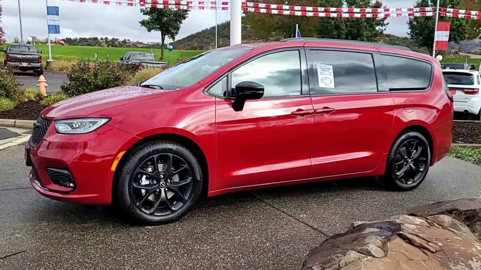 New 2026 Chrysler Pacifica Select FWD image 4