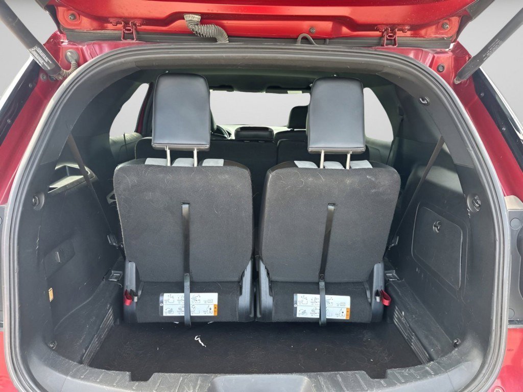 Used 2017 Ford Explorer XLT w/ Equipment Group 202A AWD/4WD image 11