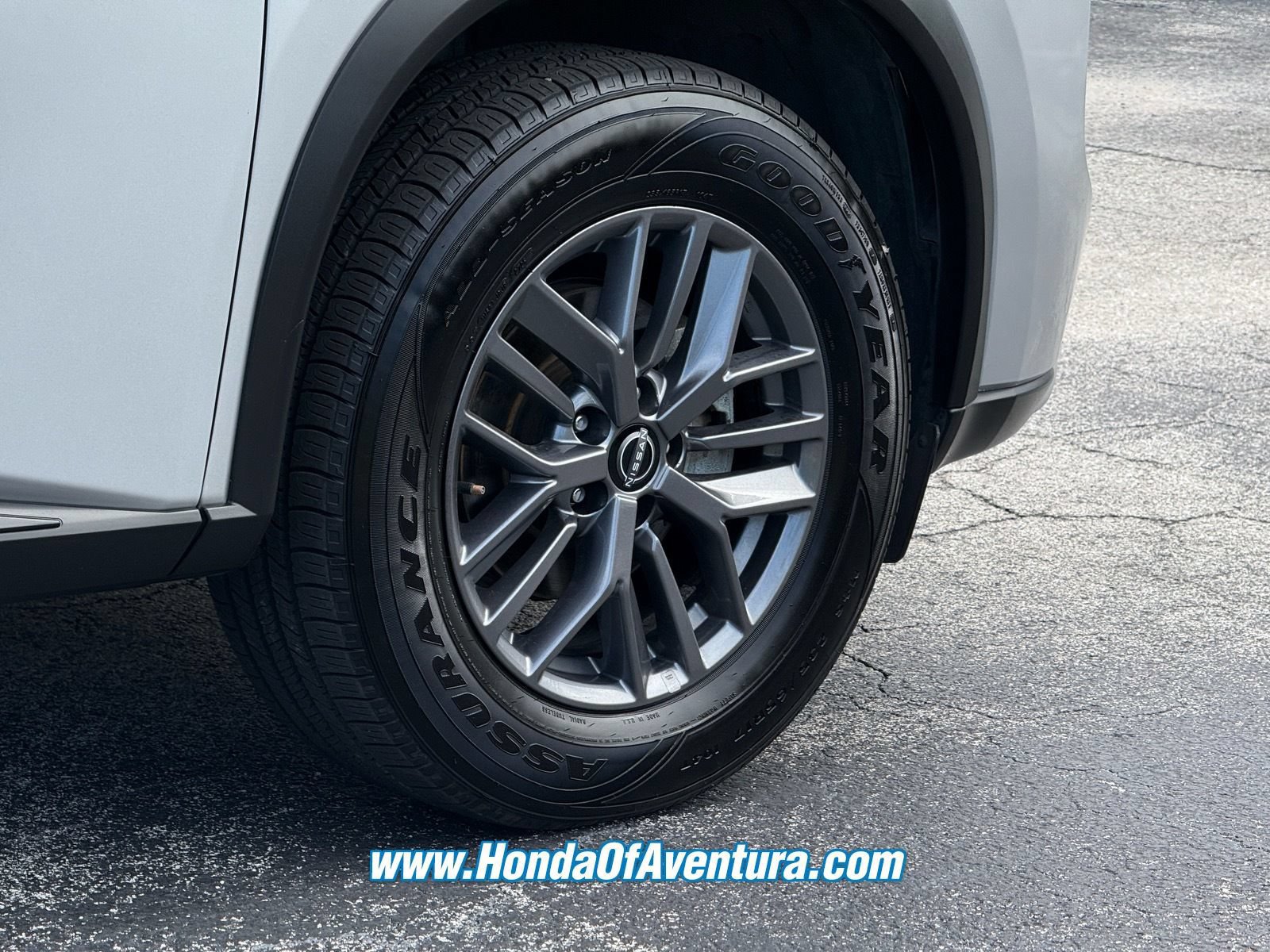 Used 2024 Nissan Rogue S AWD/4WD image 7