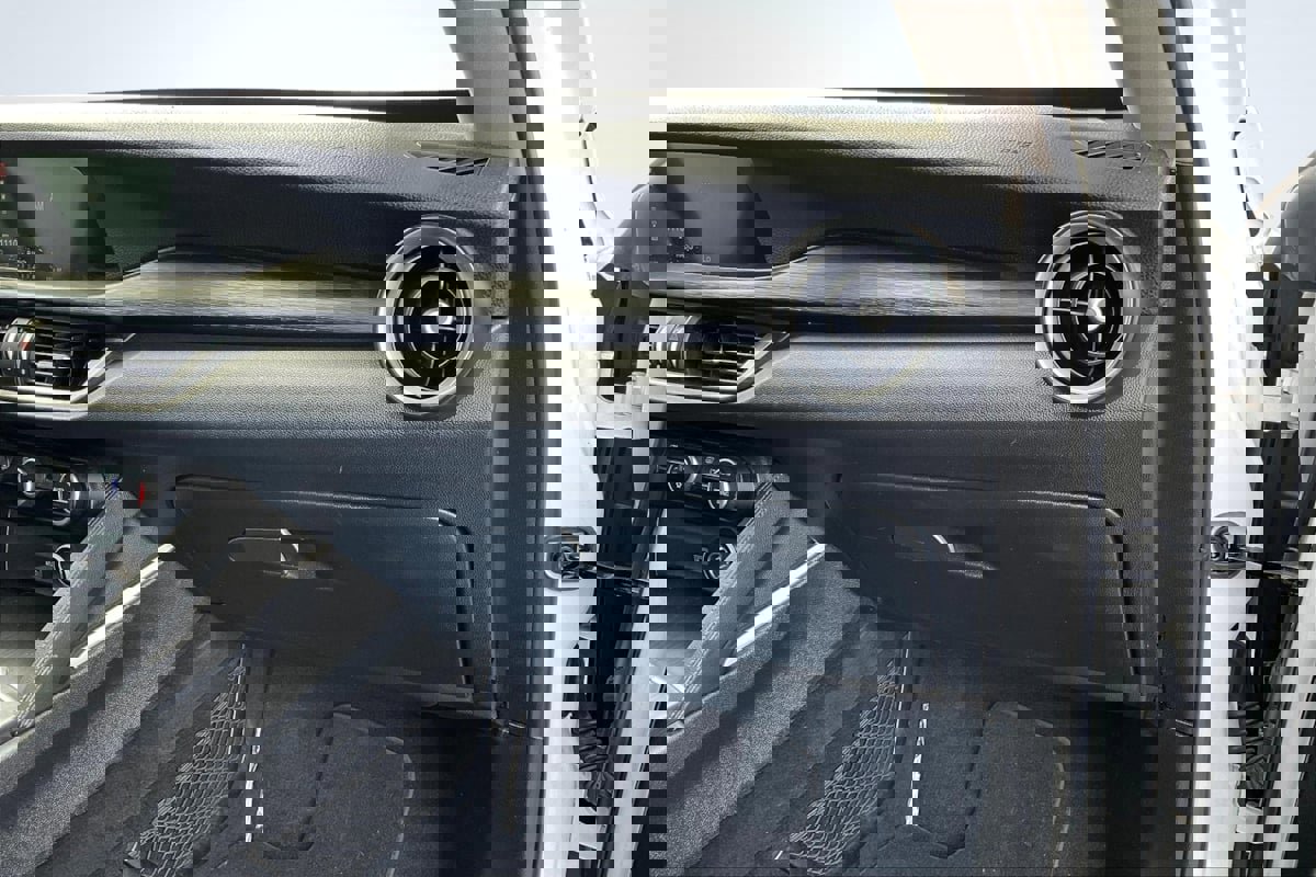 Used 2018 Alfa Romeo Stelvio AWD image 17