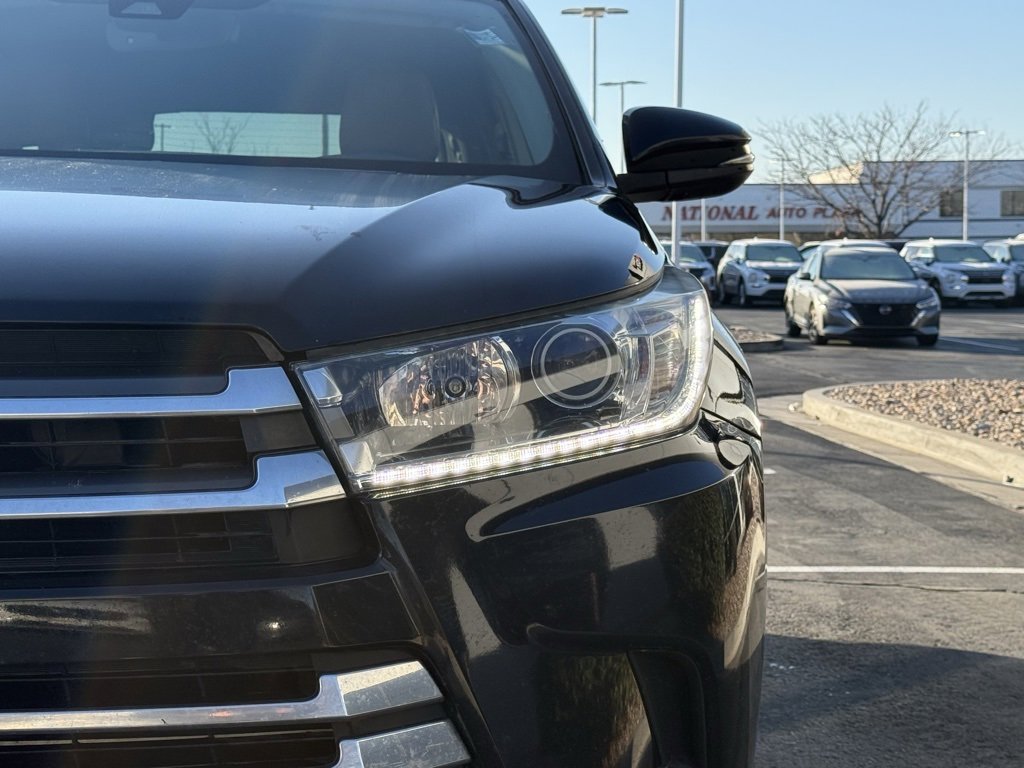Used 2018 Toyota Highlander Limited image 32