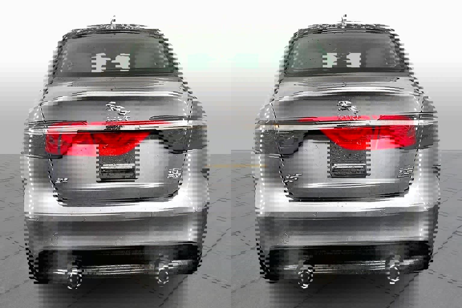 Used 2017 Jaguar XF Prestige image 4