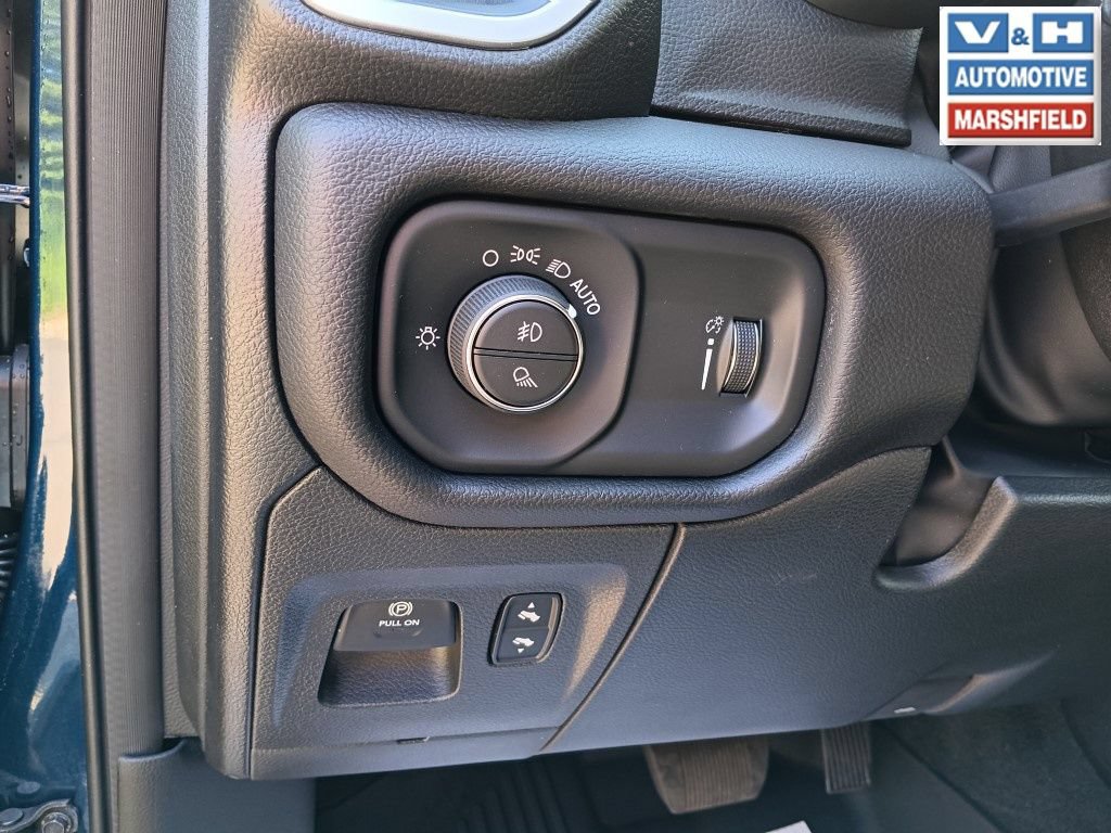 Used 2023 RAM 1500 4x4 Crew Cab image 14