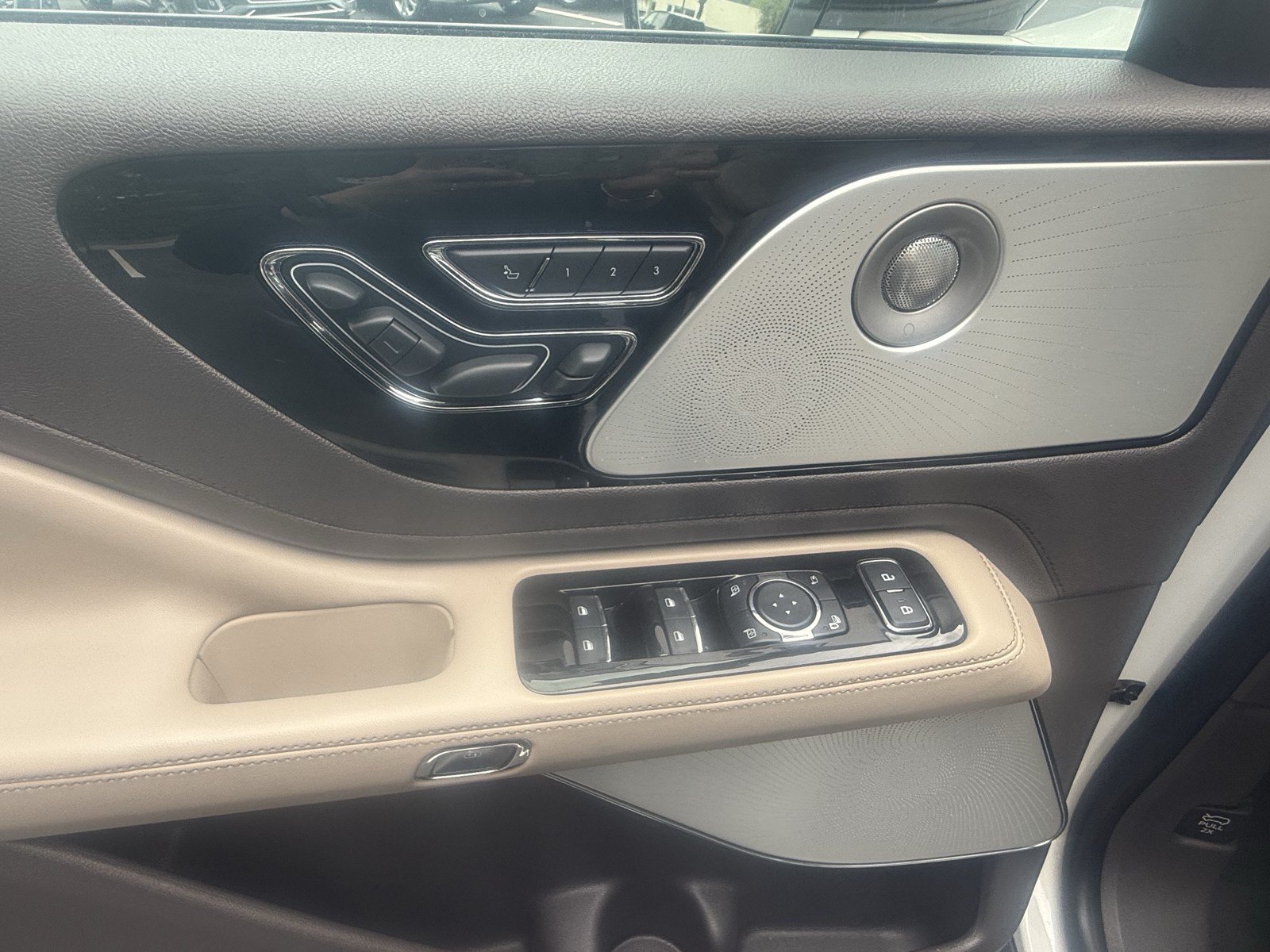Used 2020 Lincoln Aviator Reserve w/ Equipment Group 202A AWD/4WD image 19