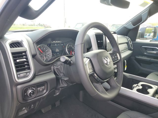 New 2026 RAM 1500 4x4 Crew Cab image 13
