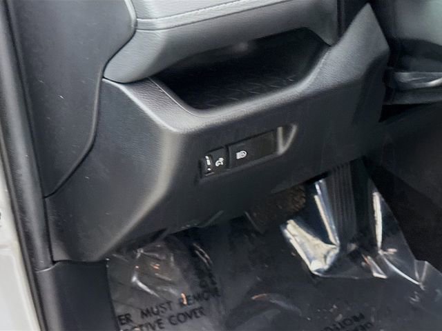 Used 2021 Toyota RAV4 LE image 10