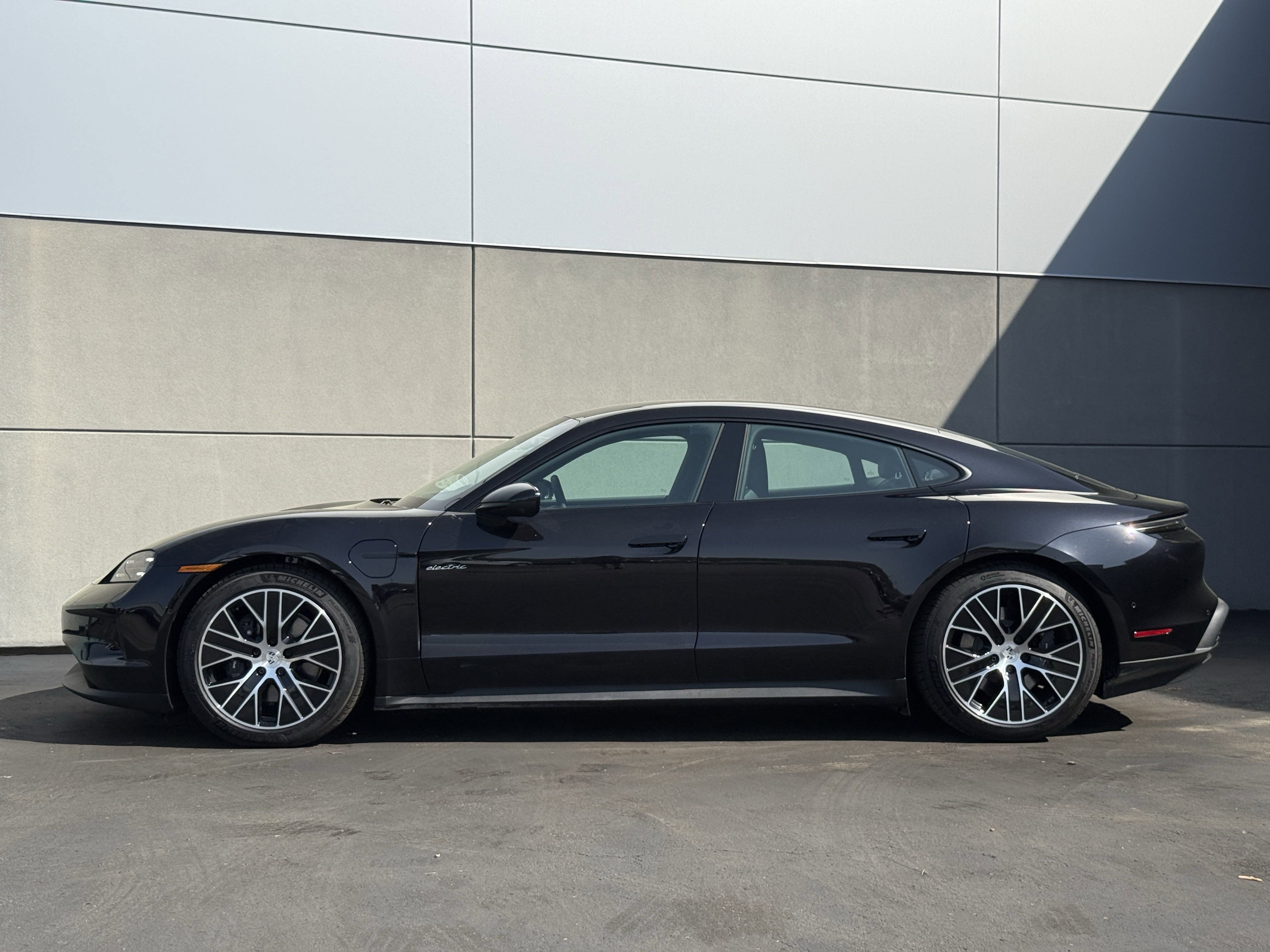 Used 2025 Porsche Taycan image 3
