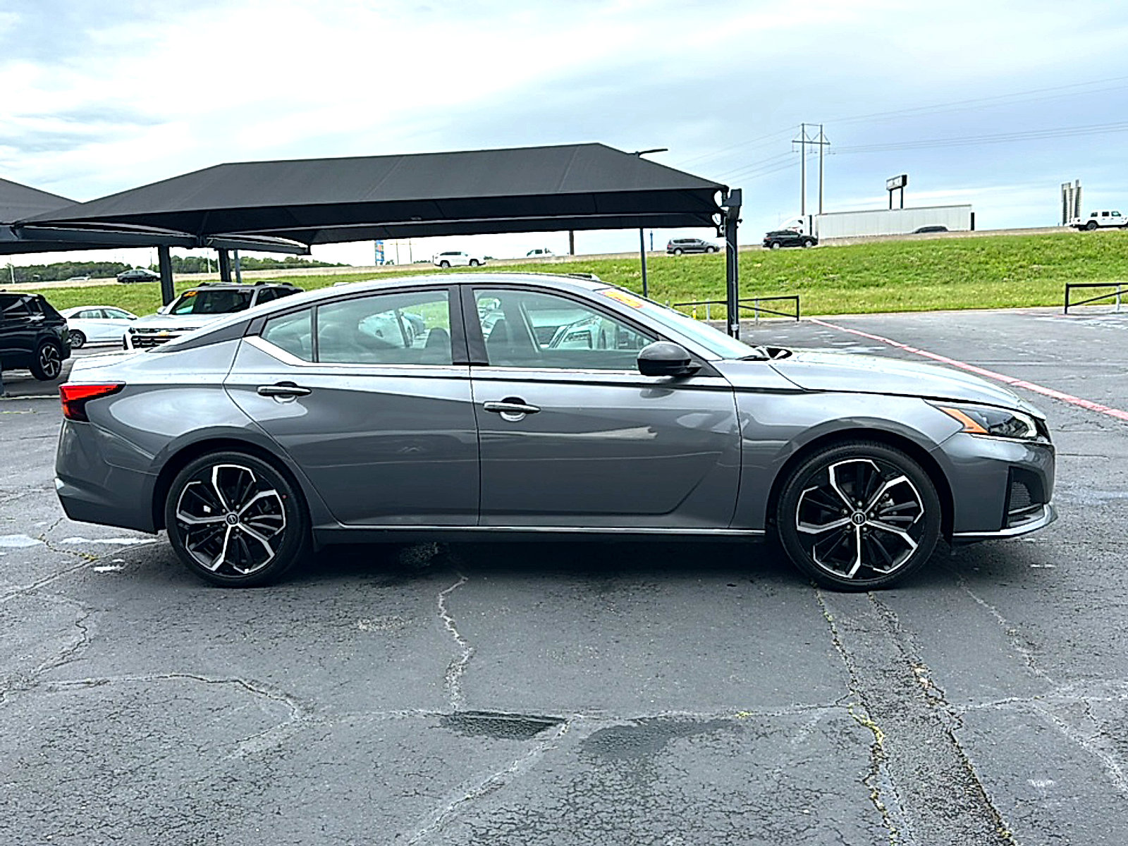 Used 2024 Nissan Altima 2.5 SR image 9