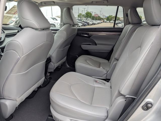 Used 2023 Toyota Highlander Limited image 29