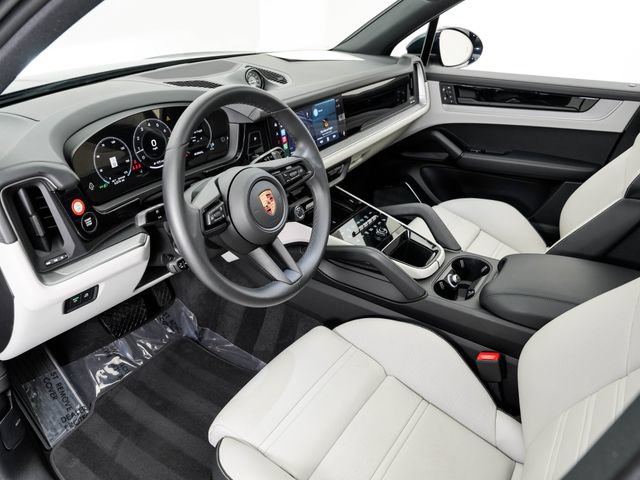 Certified 2026 Porsche Cayenne AWD/4WD image 4