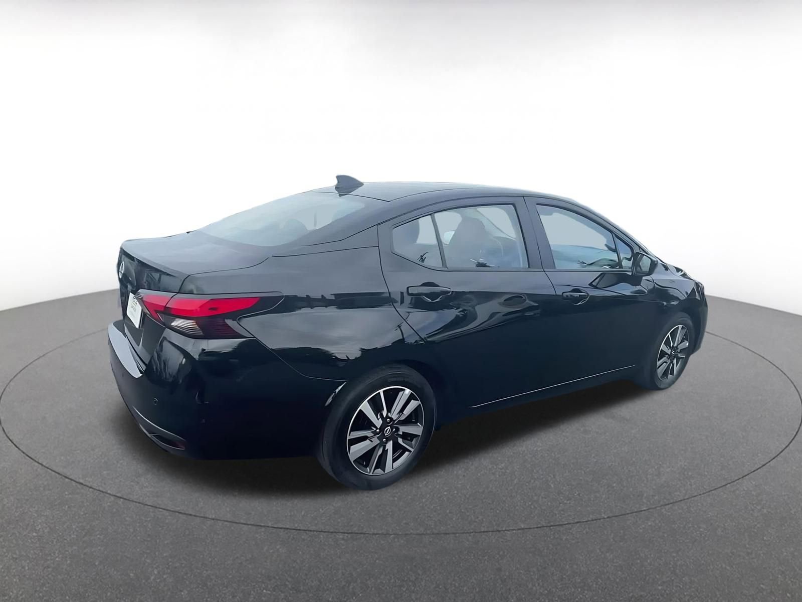 Used 2025 Nissan Versa SV image 15