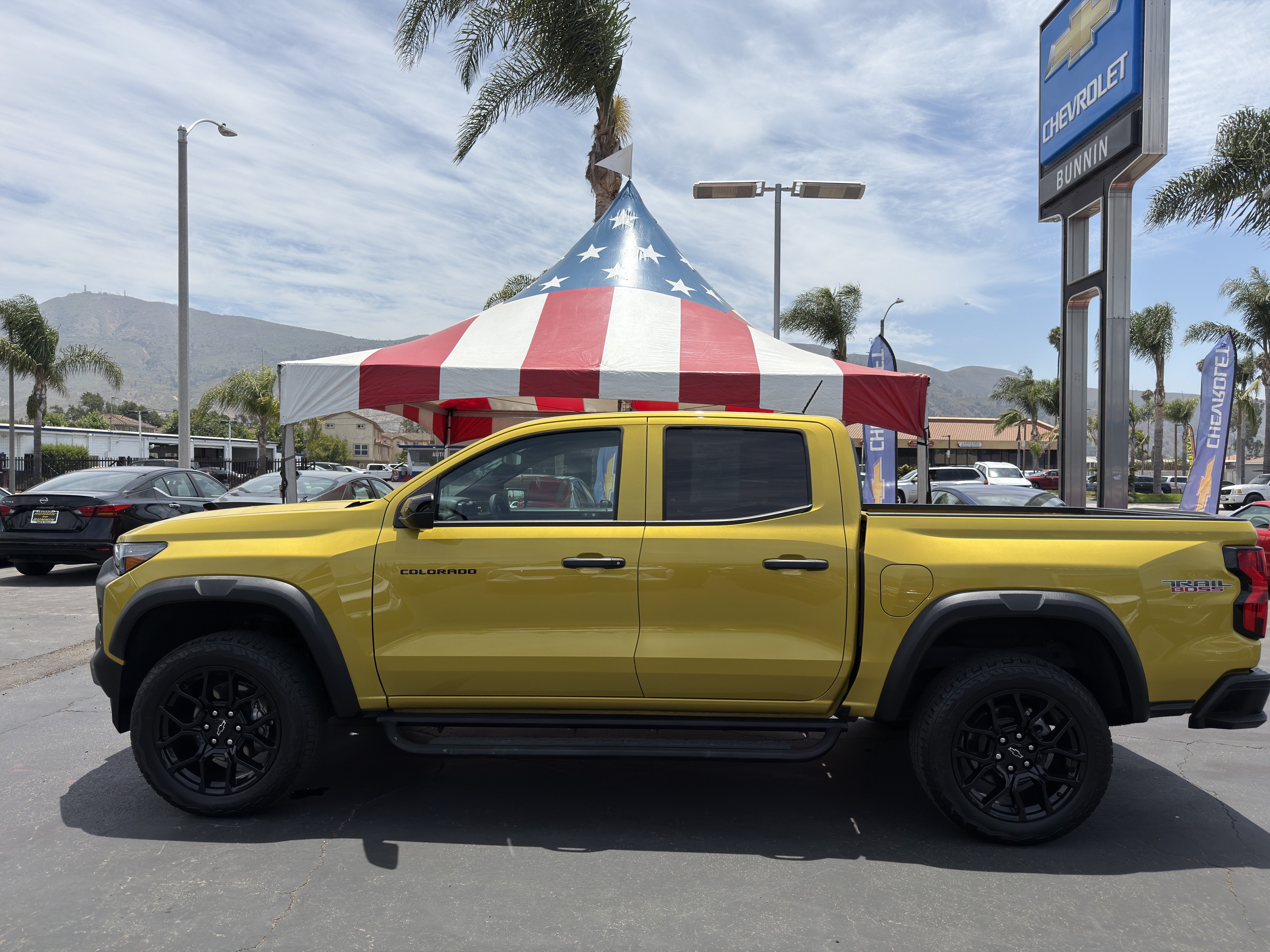 Used 2024 Chevrolet Colorado Trail Boss w/ LPO, Dark Essentials Package AWD/4WD image 5