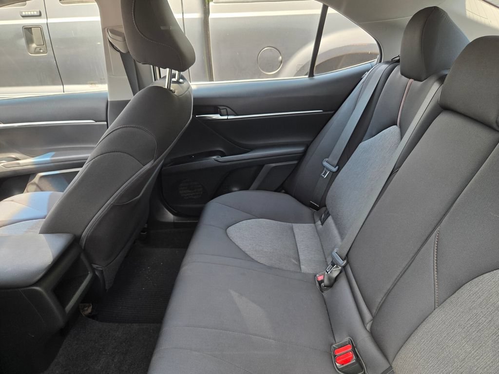 Used 2018 Toyota Camry LE FWD image 5