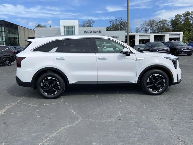 New 2025 Kia Sorento S image 2