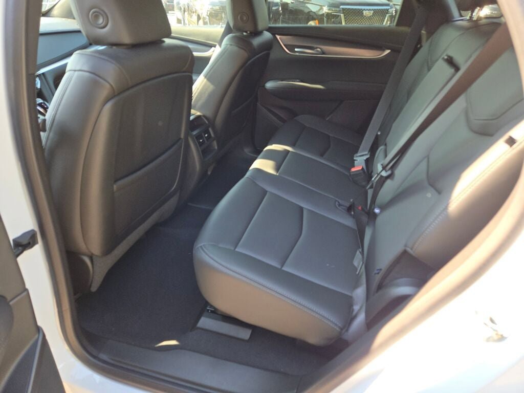 New 2025 Cadillac XT5 Luxury image 23