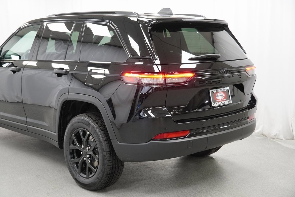 New 2025 Jeep Grand Cherokee Altitude image 12