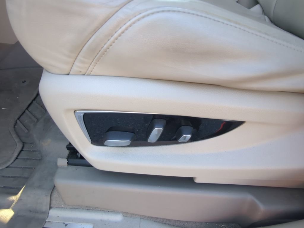 Used 2020 Cadillac Escalade Premium Luxury image 10