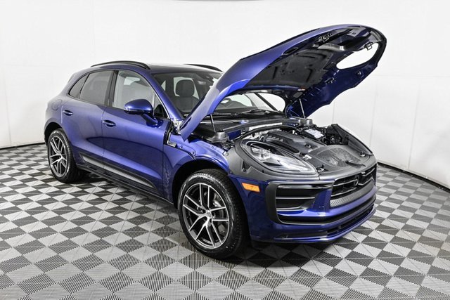 Used 2025 Porsche Macan image 34
