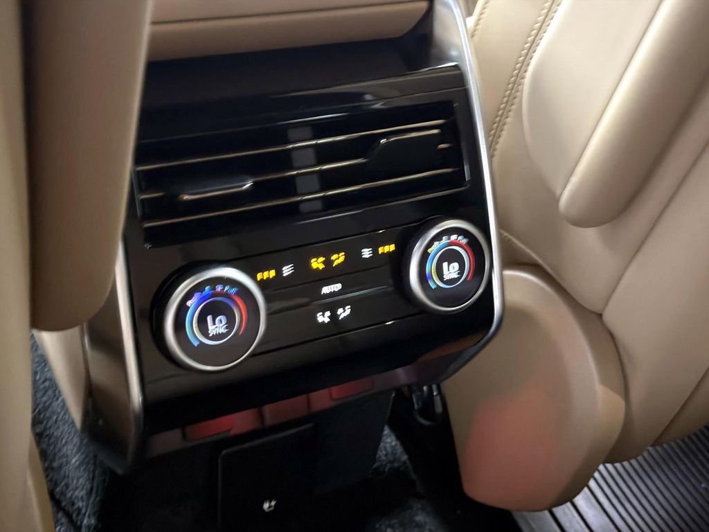 New 2025 Land Rover Range Rover Long Wheelbase SE image 15