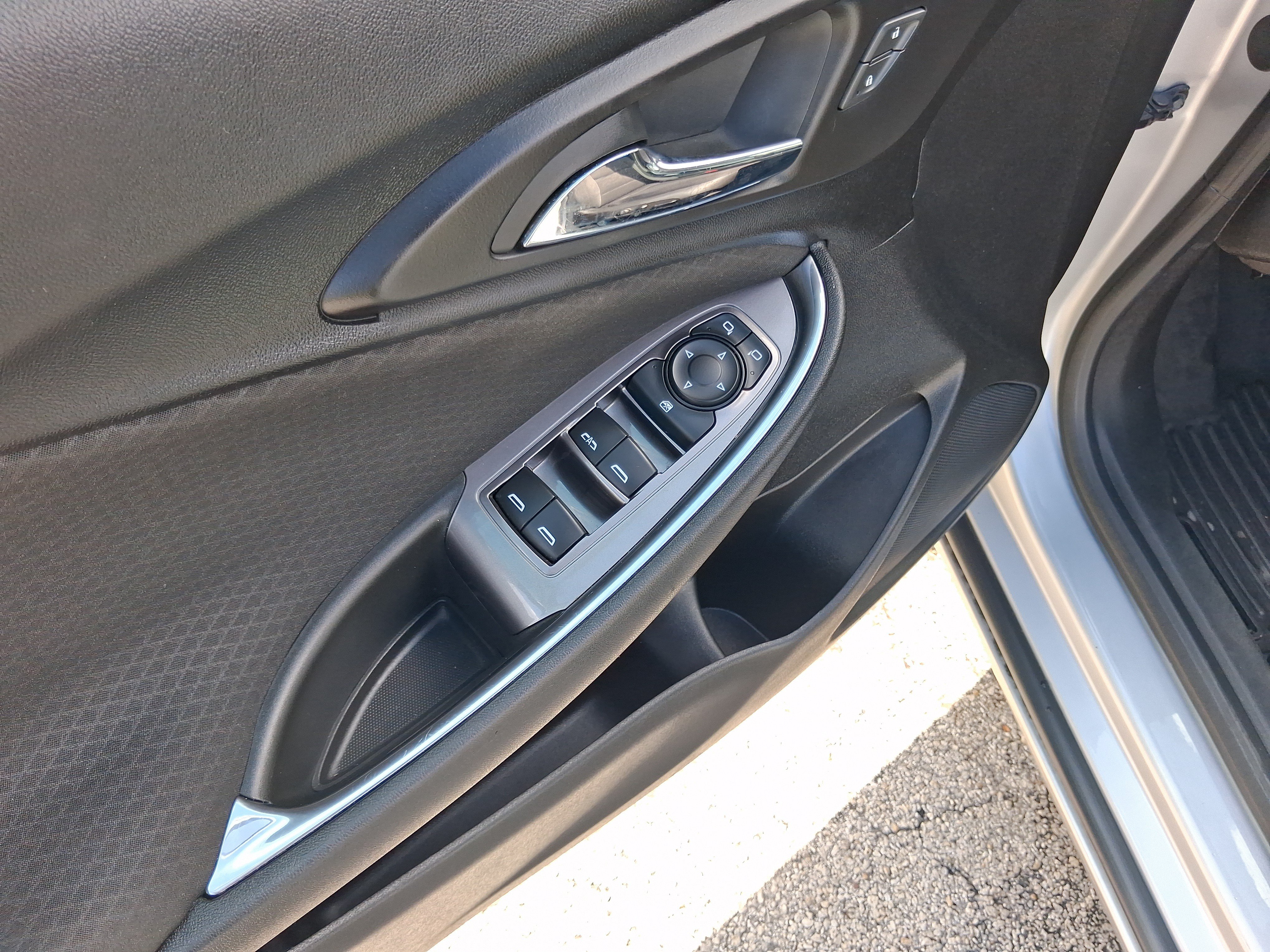 Used 2019 Chevrolet Malibu LT FWD image 12