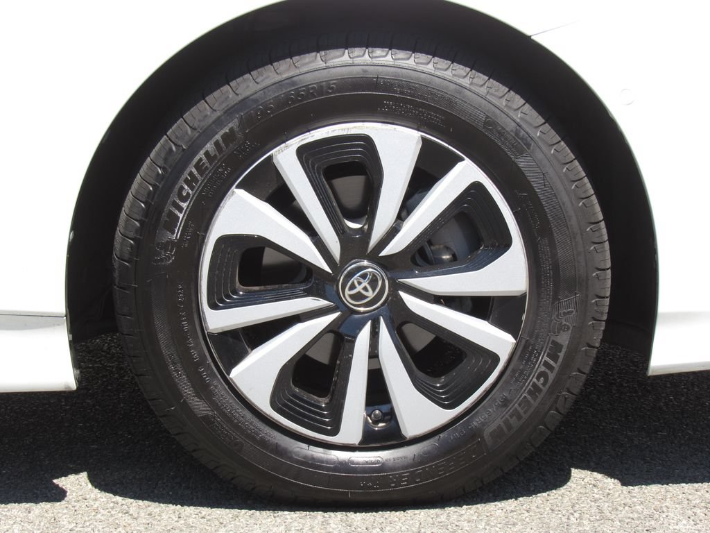 Certified 2019 Toyota Prius Prime Advanced w/ Carpet Mat Package FWD image 35