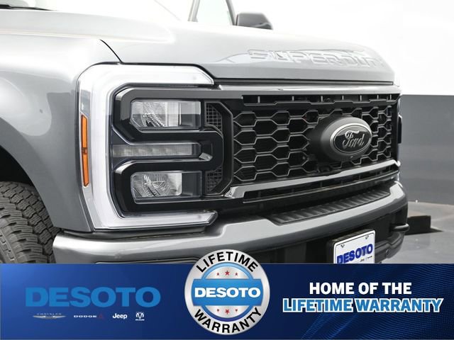 New 2026 Ford F250 Lariat w/ Black Appearance Package image 33