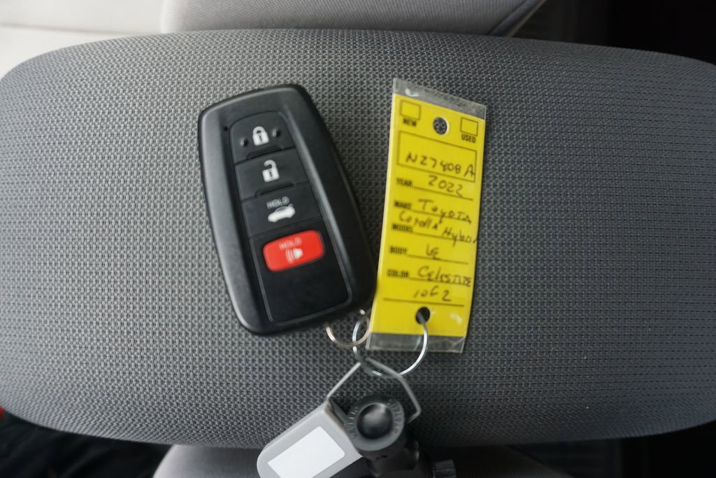Used 2022 Toyota Corolla LE FWD image 28