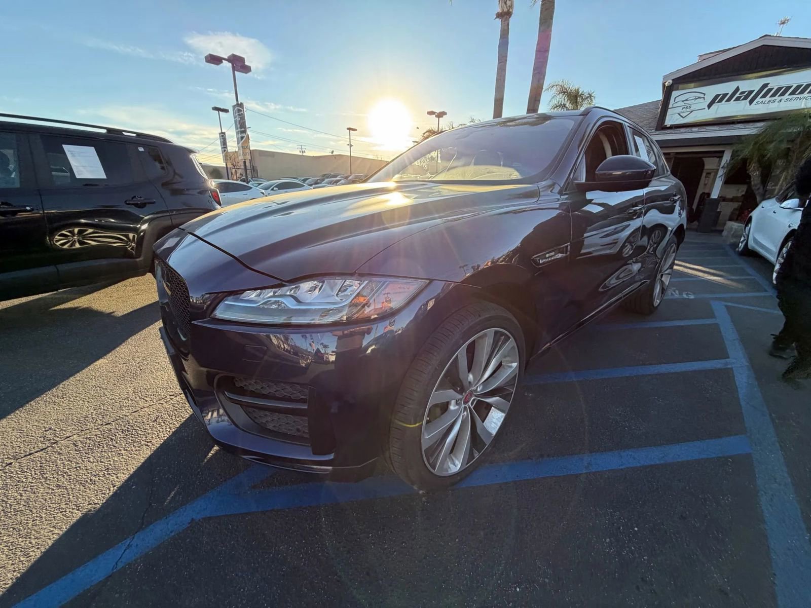 Used 2019 Jaguar F-PACE R-Sport image 3