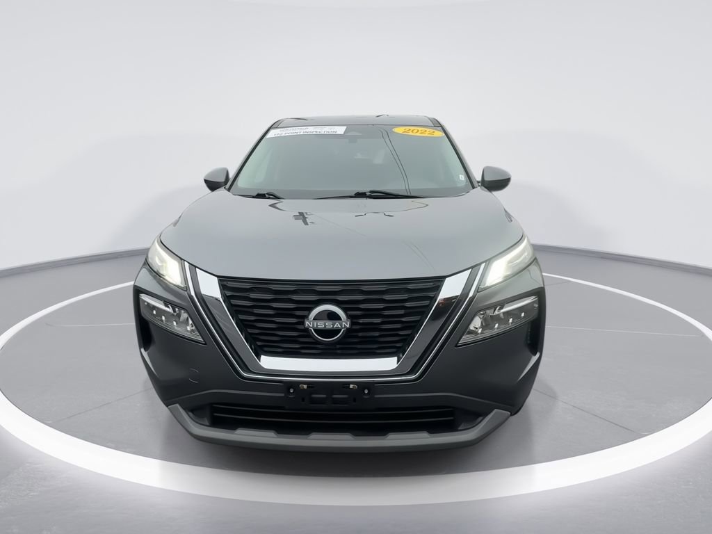 Used 2022 Nissan Rogue SV image 3