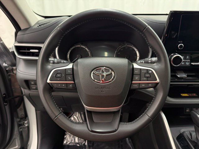 Used 2025 Toyota Highlander XLE AWD/4WD image 13