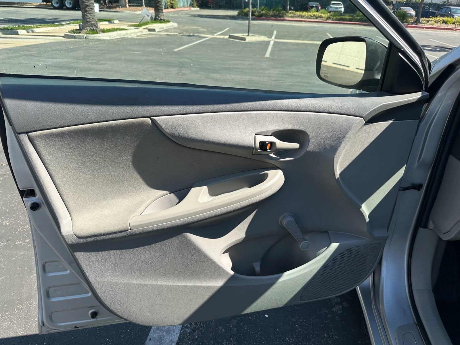Used 2010 Toyota Corolla Sedan 4D image 12