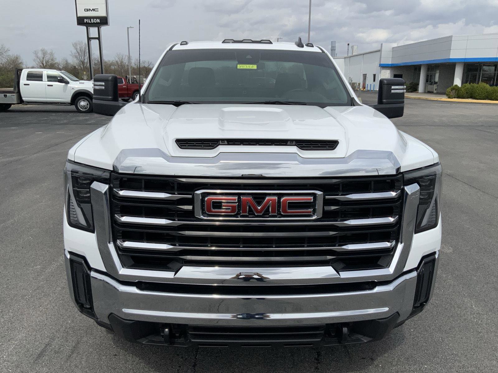 Used 2025 GMC Sierra 2500 SLE w/ SLE Convenience Package image 3