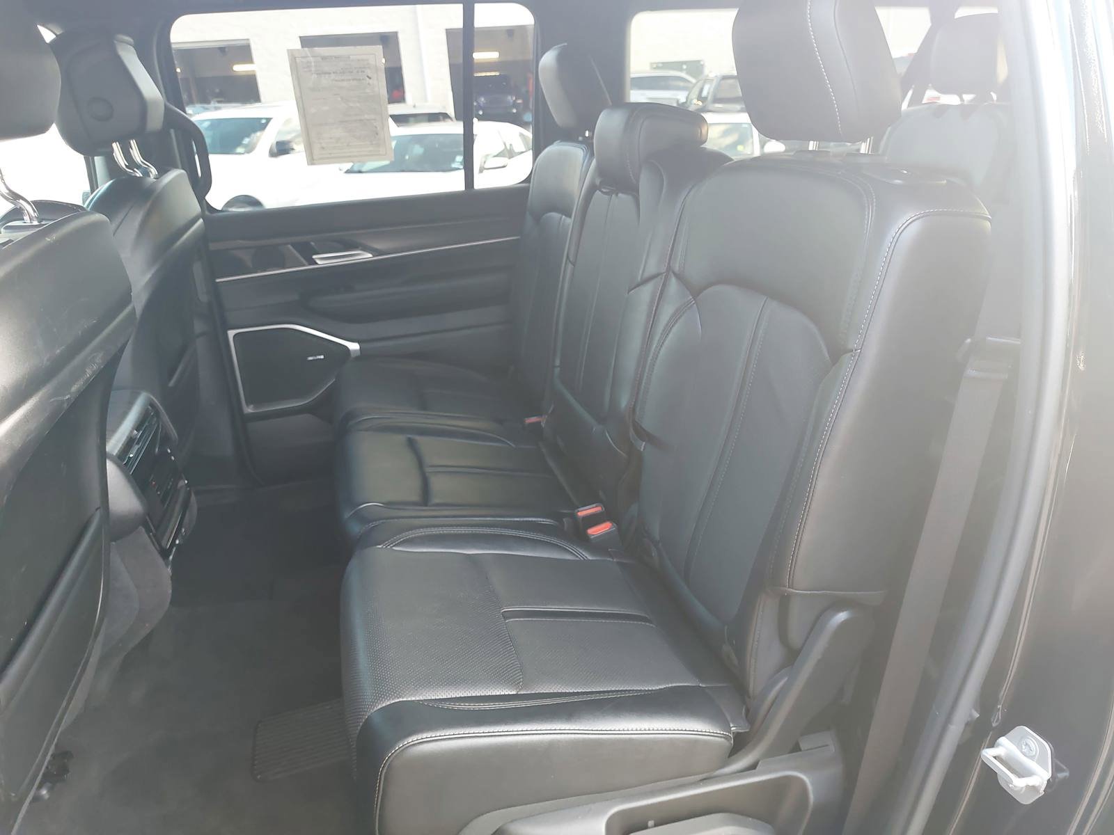 Used 2024 Jeep Wagoneer L Series II image 15