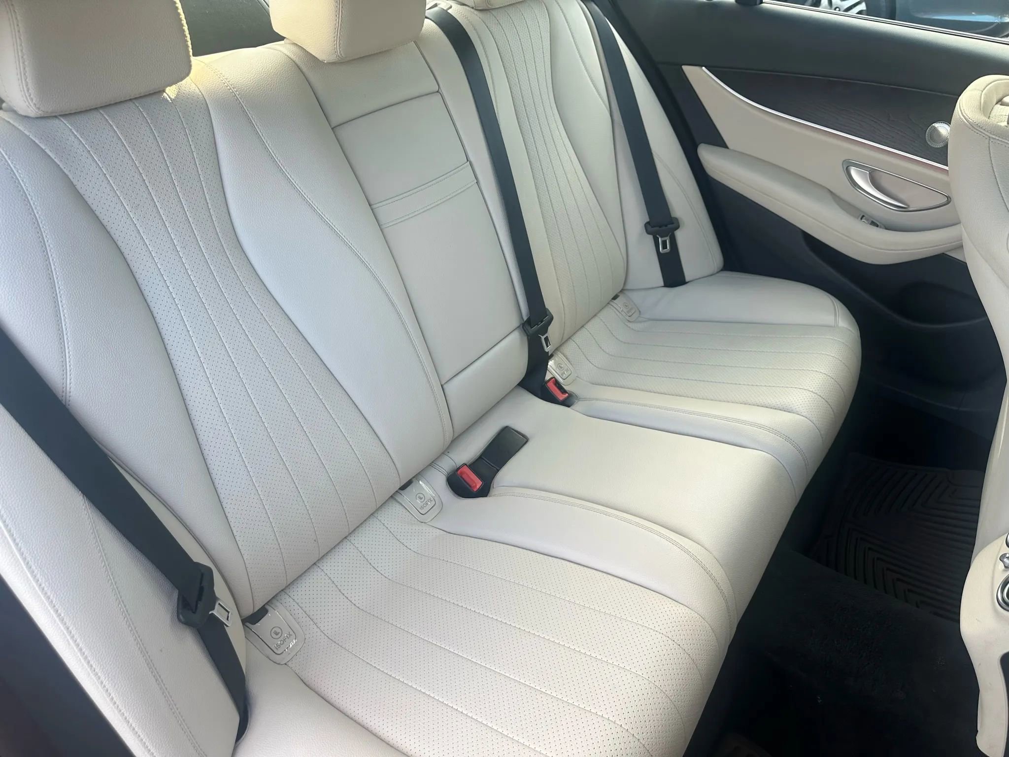 Used 2017 Mercedes-Benz E 300 4MATIC image 27