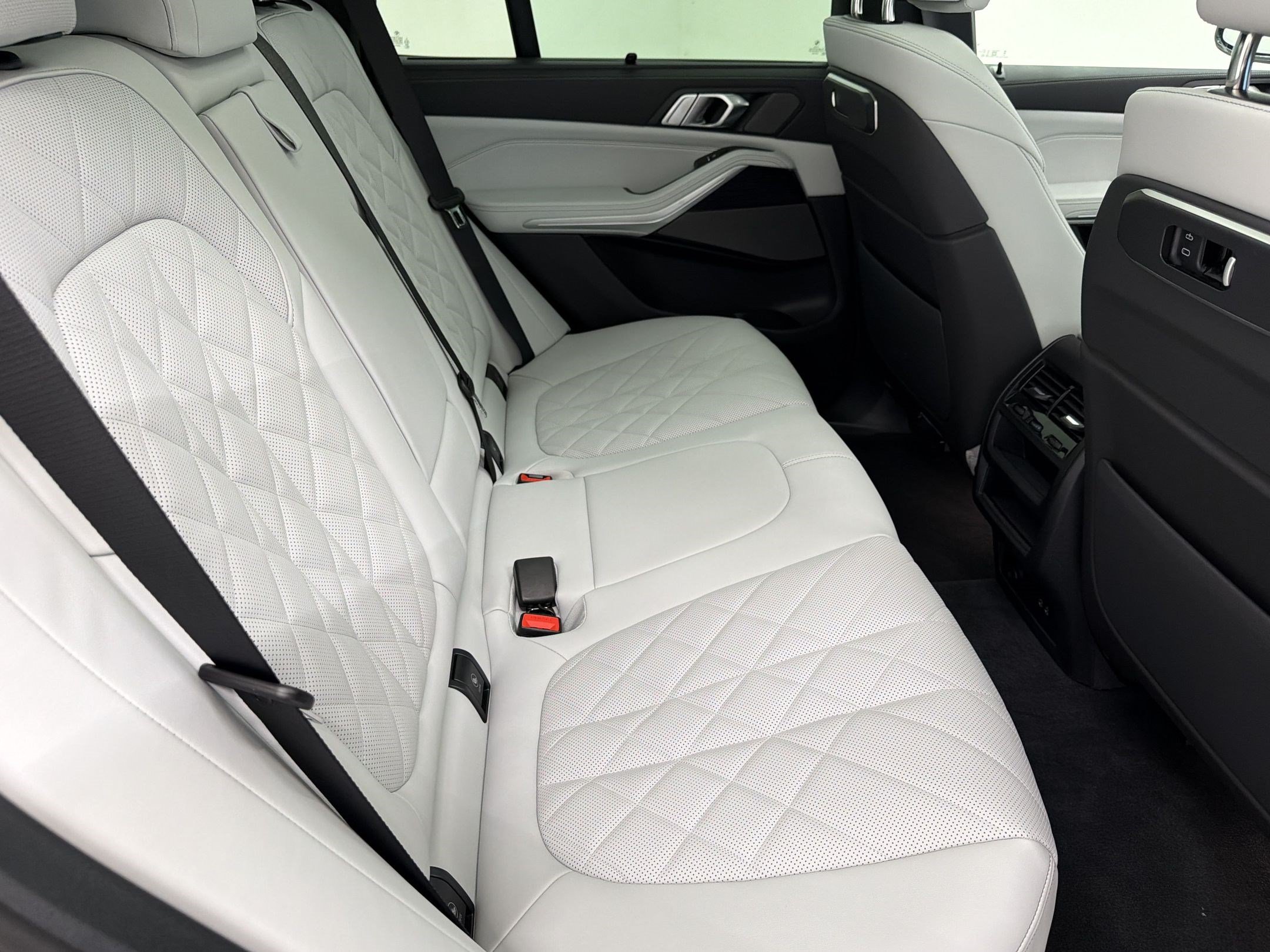 New 2026 BMW X5 xDrive40i w/ M Sport Package AWD/4WD image 25