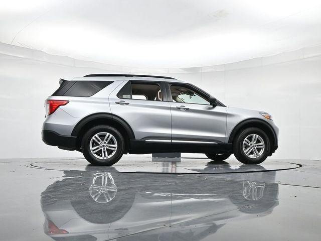 Used 2022 Ford Explorer XLT image 32