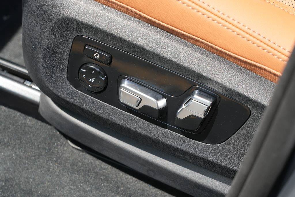 Used 2027 BMW X7 xDrive40i w/ M Sport Package AWD/4WD image 12