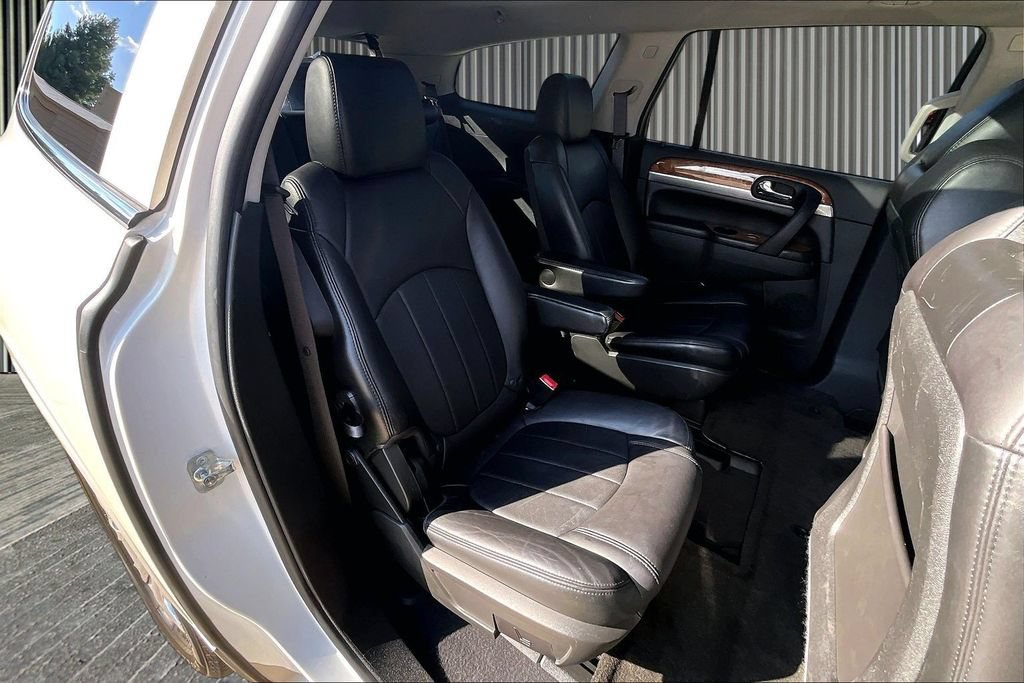 Used 2011 Buick Enclave CXL AWD/4WD image 30
