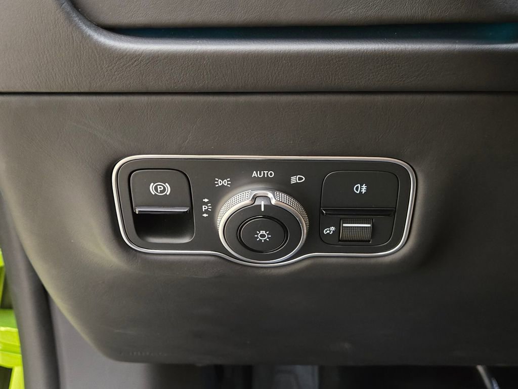 Used 2024 Aston Martin DB12 Coupe RWD image 38