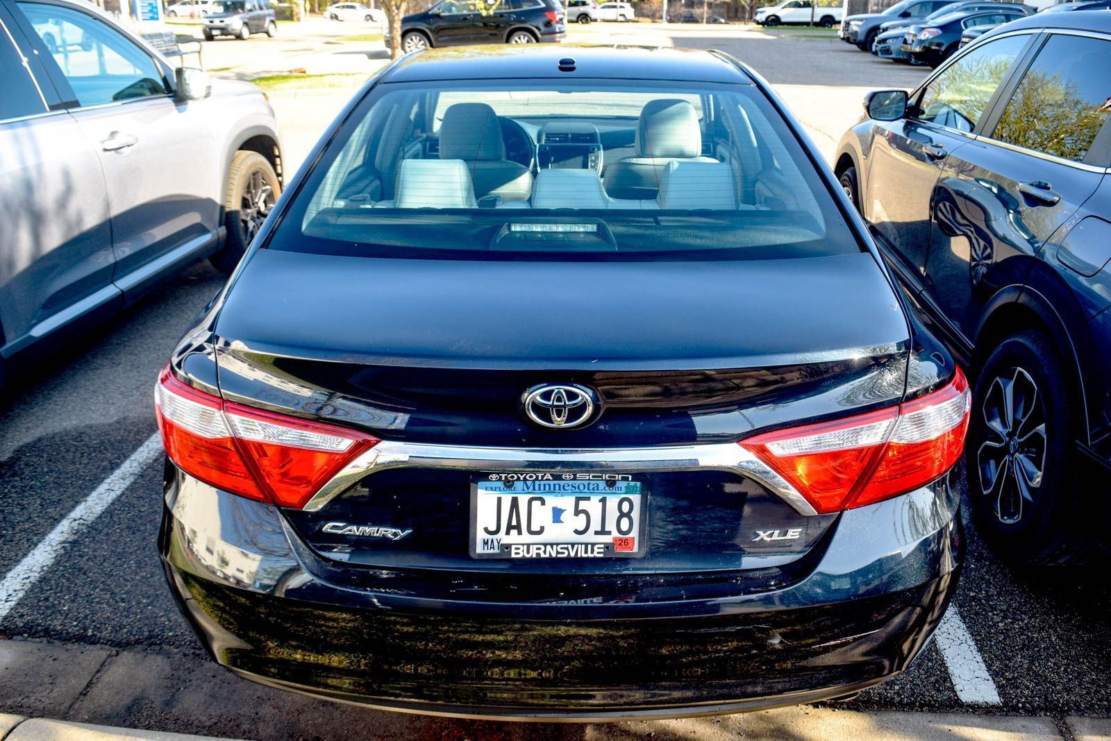 Used 2016 Toyota Camry XLE w/ Moonroof Package FWD image 6