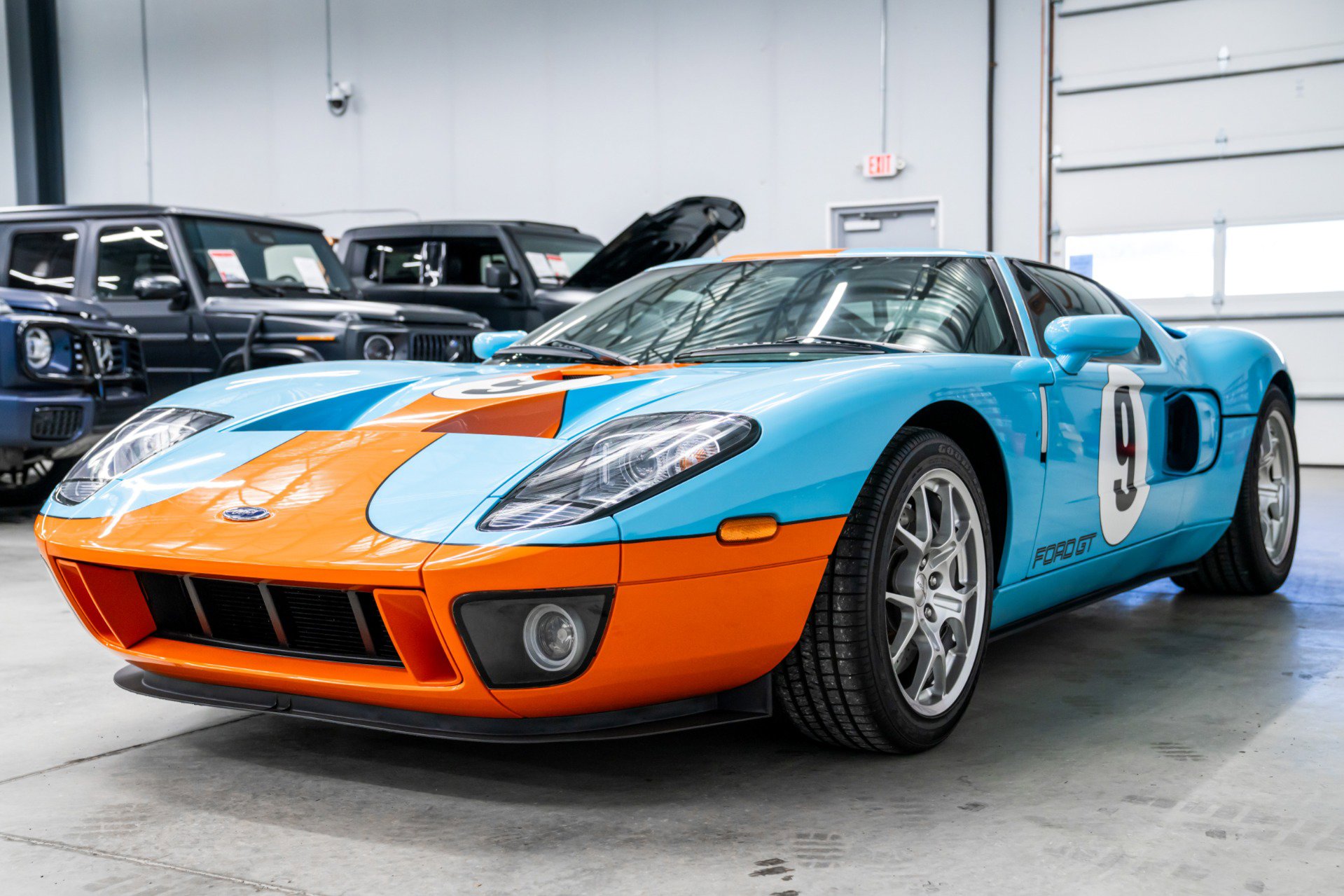Used 2006 Ford GT RWD image 5