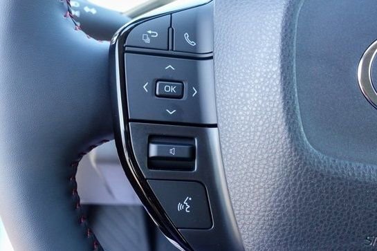 New 2026 Toyota Prius Plug-In Hybrid FWD image 17