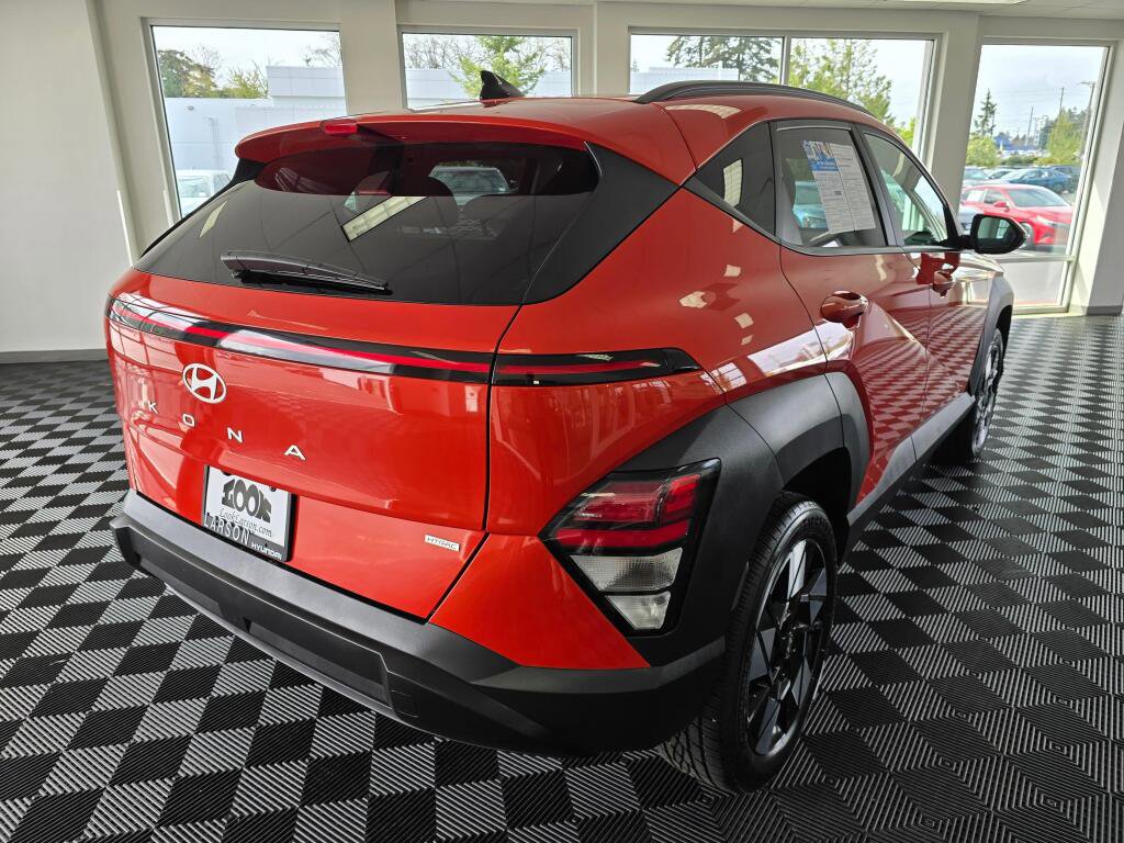 Used 2025 Hyundai Kona SEL AWD/4WD image 3