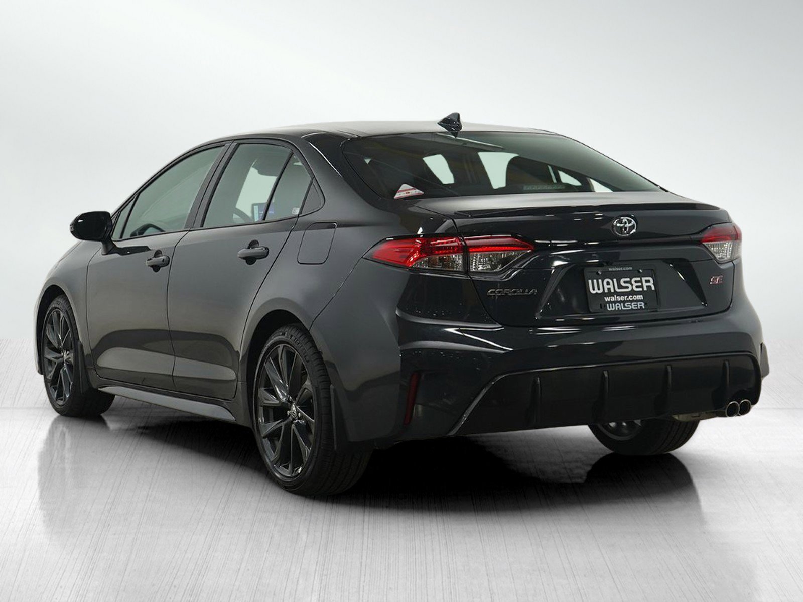 Used 2025 Toyota Corolla SE image 3