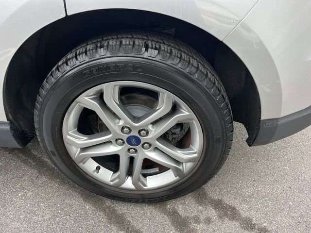 Used 2017 Ford Edge Titanium w/ Technology Package FWD image 14